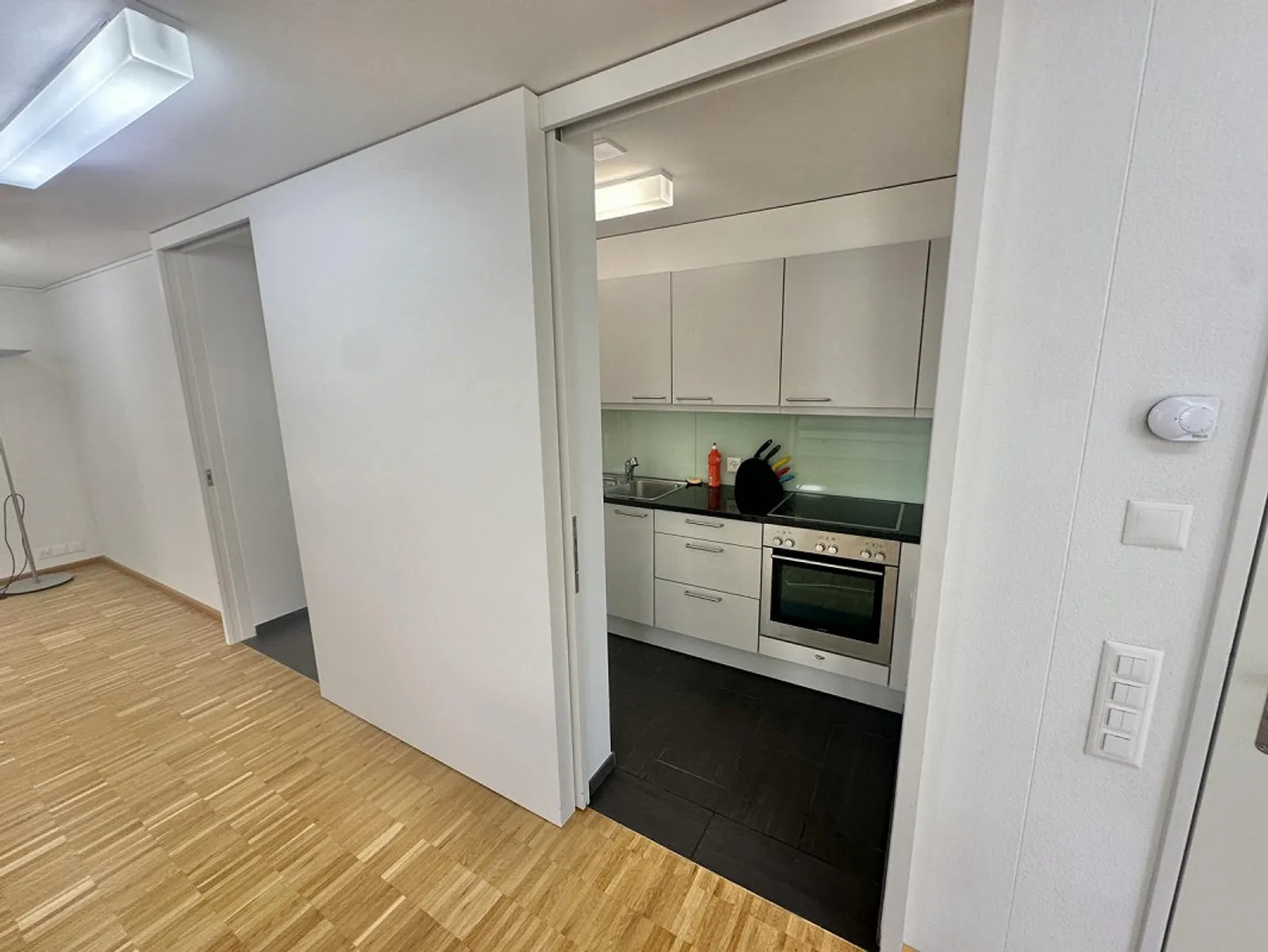 Espace commercial / de pratique lumineux de 78 m² dans le meilleur emplacement à Pfeffingen - Photo 5 sur 7
