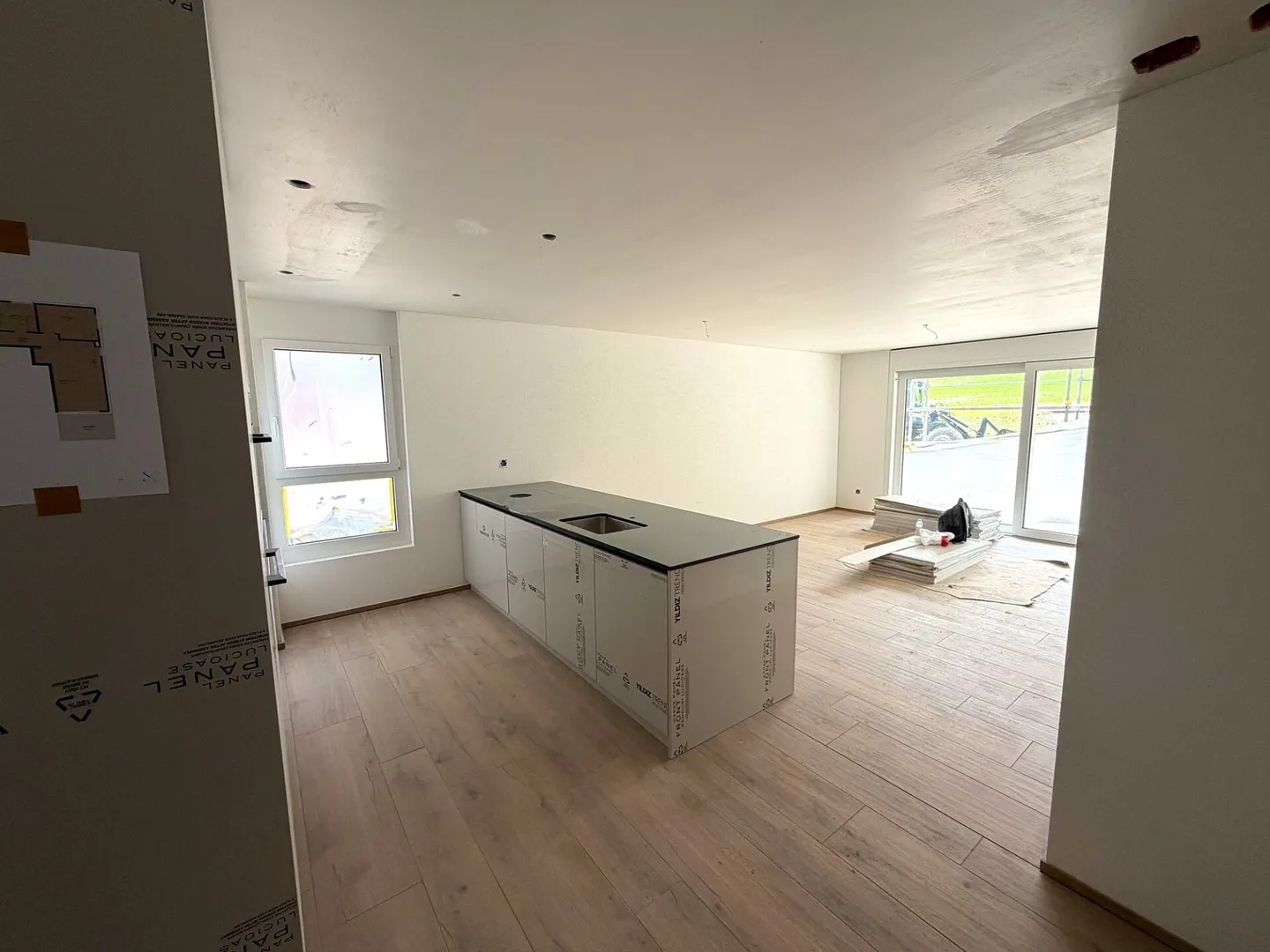 Votre nouveau chez-vous vous attend : appartements modernes dans un nouveau bâtiment à Embrach avec de grands espaces de jardin ou balcons - Photo 2 sur 10