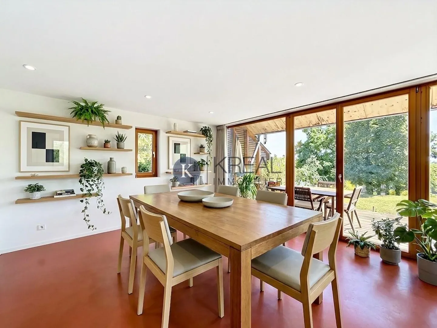 Two-family house with 5.5 rooms, tree-lined garden and sunny terrace - Photo 4 of 13