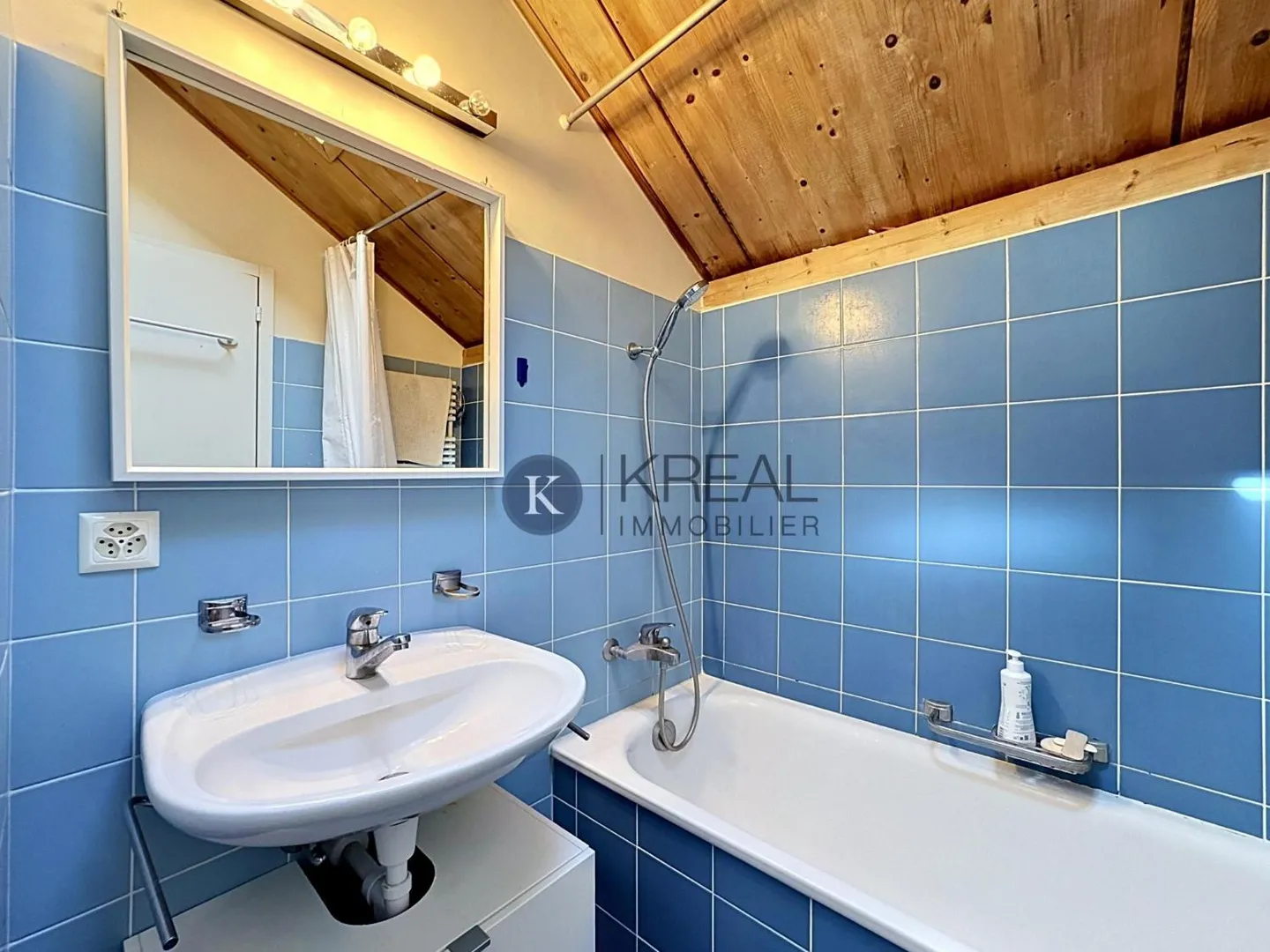 Two-family house with 5.5 rooms, tree-lined garden and sunny terrace - Photo 8 of 13