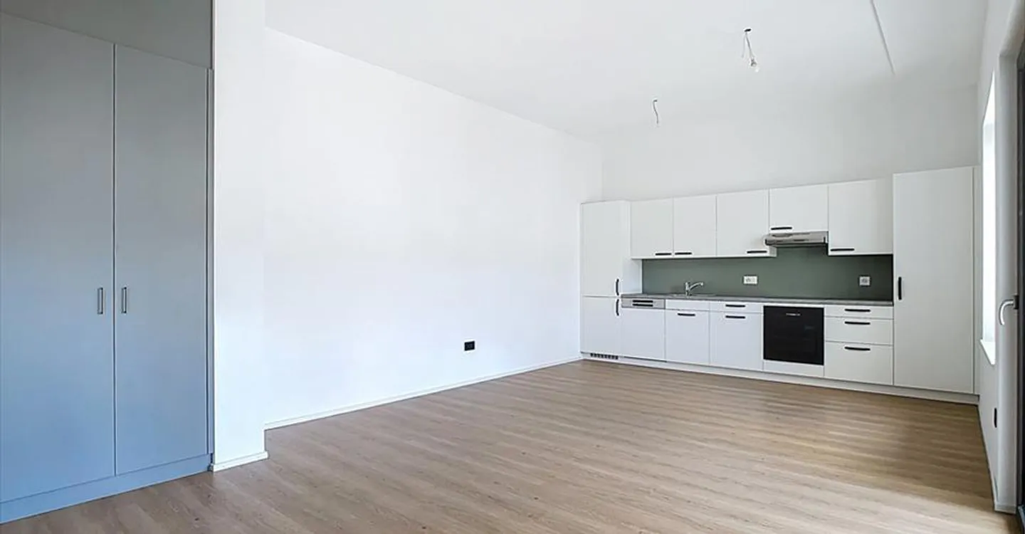 Apartment with framing 2.5 rooms with balcony - Photo 3 of 11