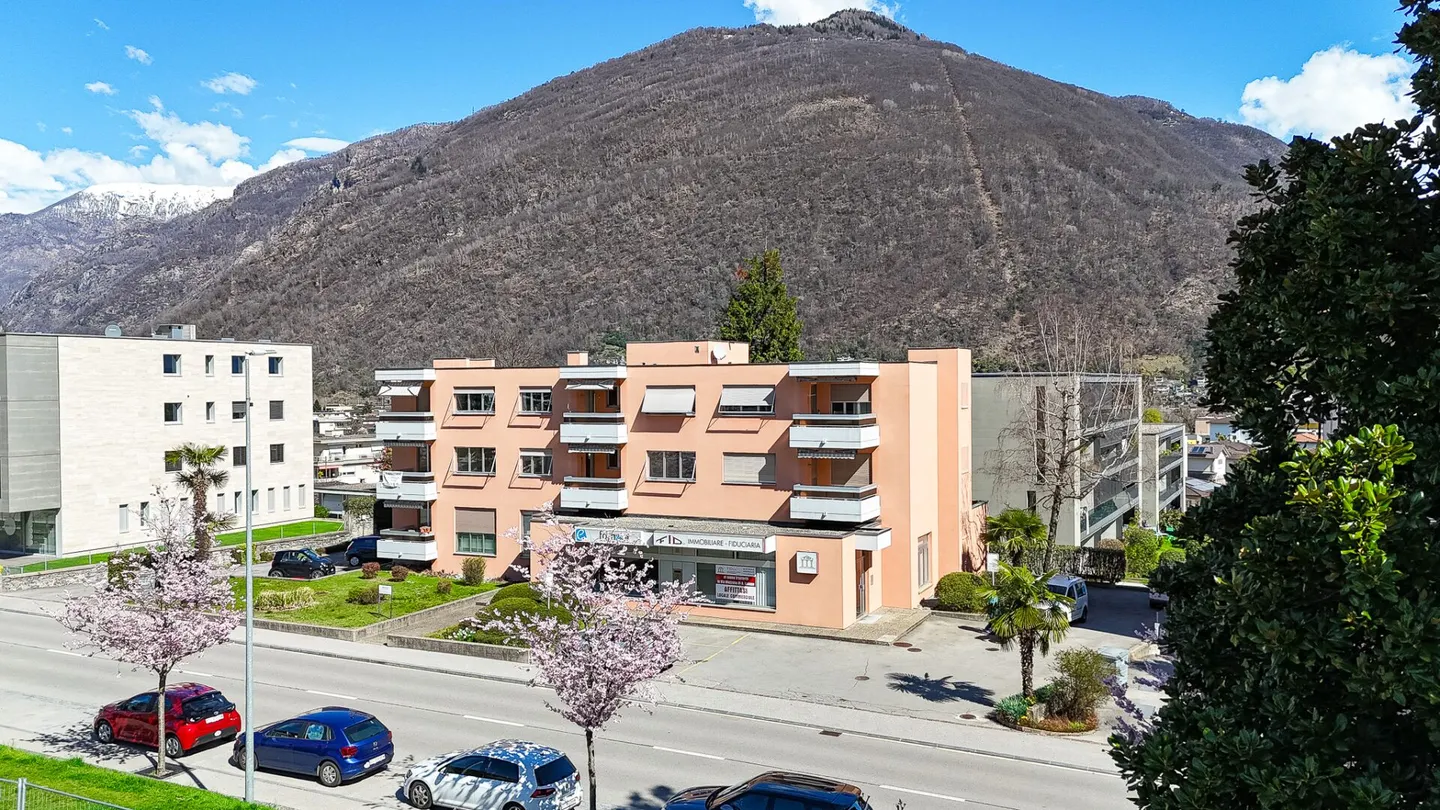 LOSONE - Espace commercial lumineux et polyvalent en position centrale - Photo 1 sur 14