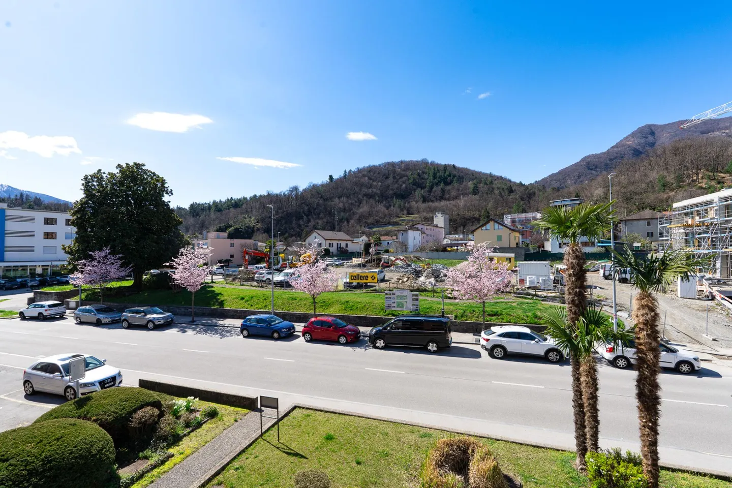 LOSONE - Espace commercial lumineux et polyvalent en position centrale - Photo 2 sur 14