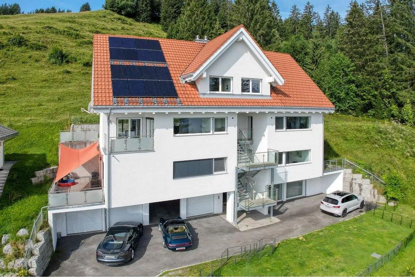 House section with apartment or both house sections - Photo 2 of 12