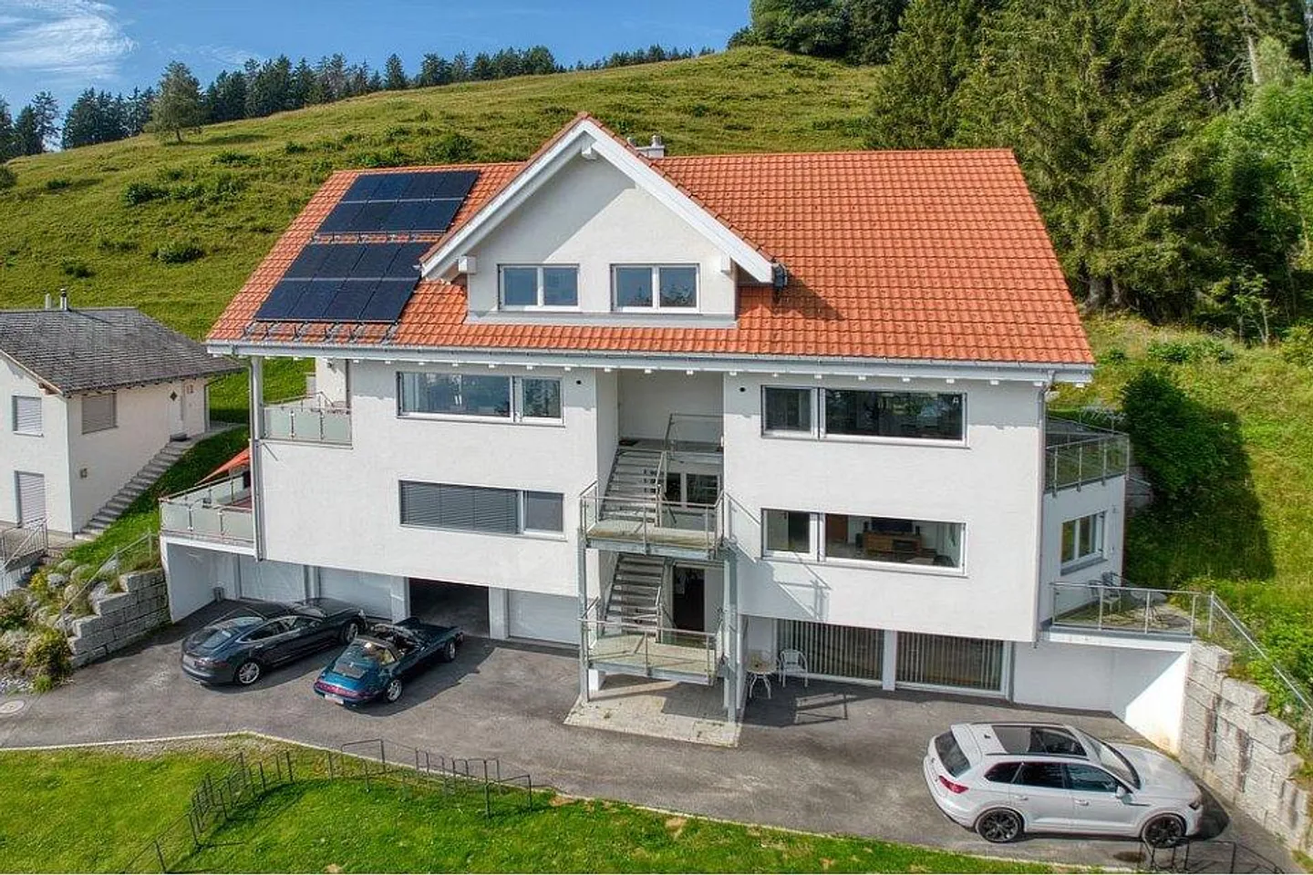 House section with apartment or both house sections - Photo 3 of 12