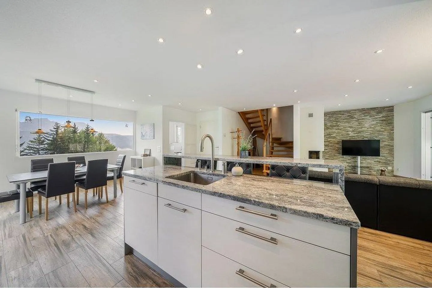 House section with apartment or both house sections - Photo 8 of 12