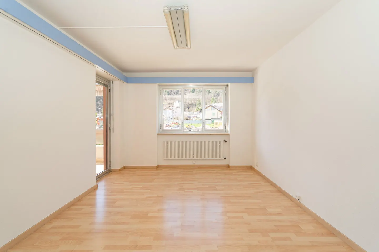 LOSONE - Espace commercial lumineux et polyvalent en position centrale - Photo 9 sur 14