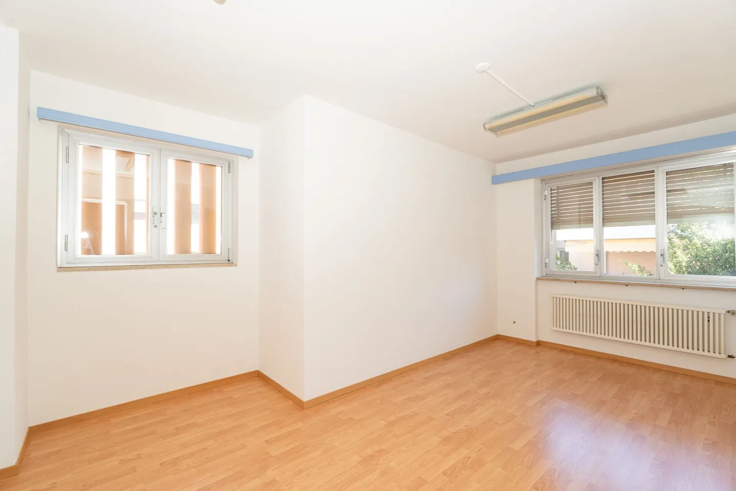 LOSONE - Espace commercial lumineux et polyvalent en position centrale - Photo 10 sur 14