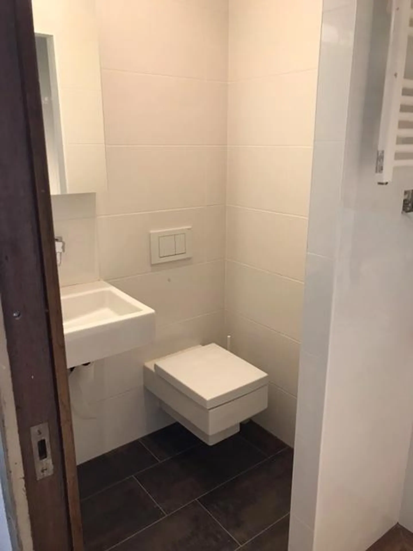 Contemporary 4.5-room apartment for sale in renovated building - Photo 7 of 11