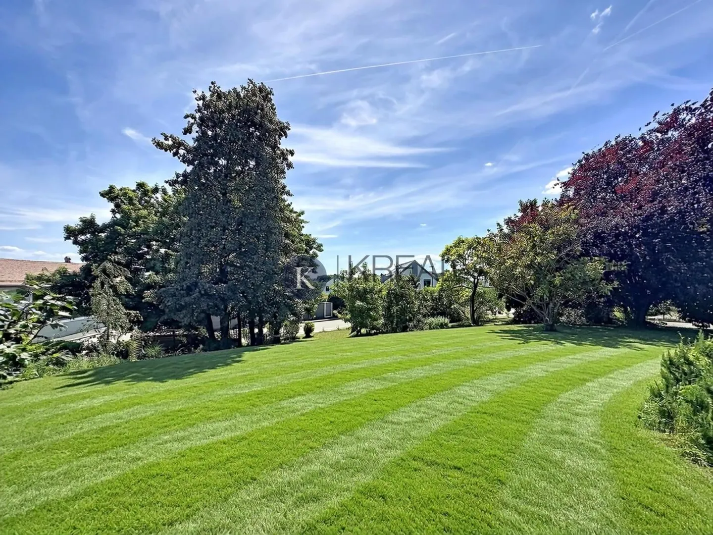Two-family house with 5.5 rooms, tree-lined garden and sunny terrace - Photo 12 of 13