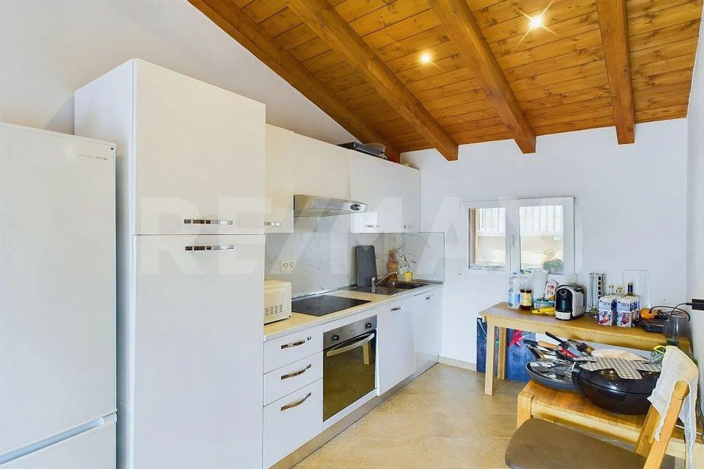 Nuova casa di nucleo con tre appartamenti. Buon investimento! - Foto 7 di 13