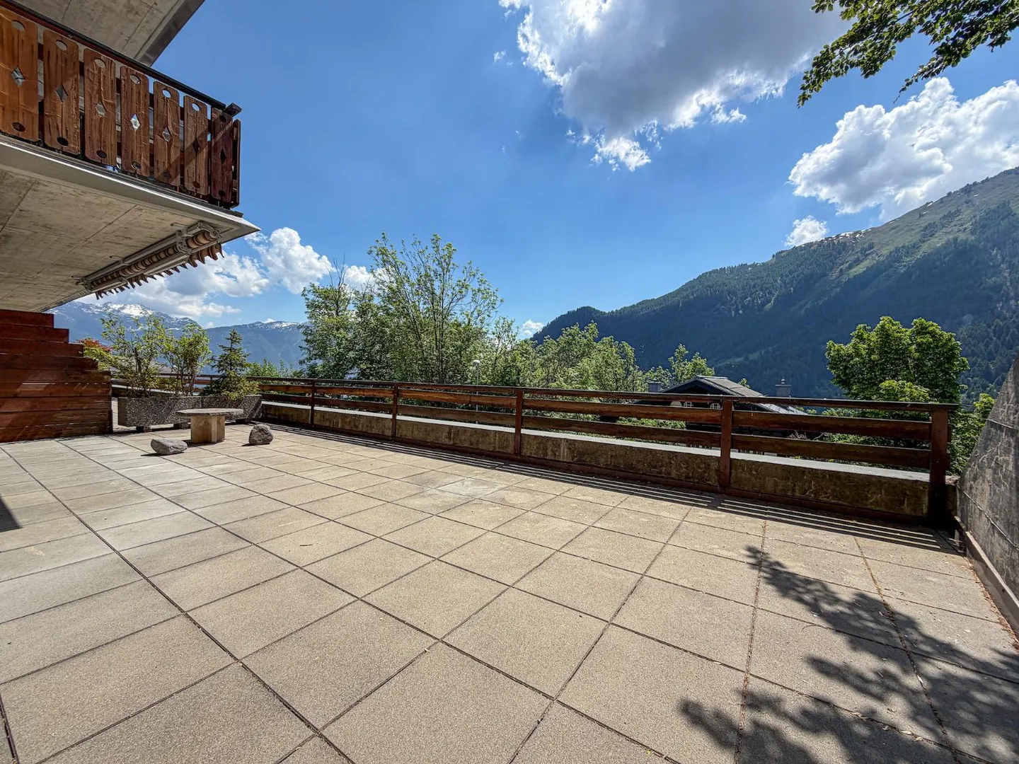 Renovierte Wohnung mit Terrasse - Foto 1 von 13