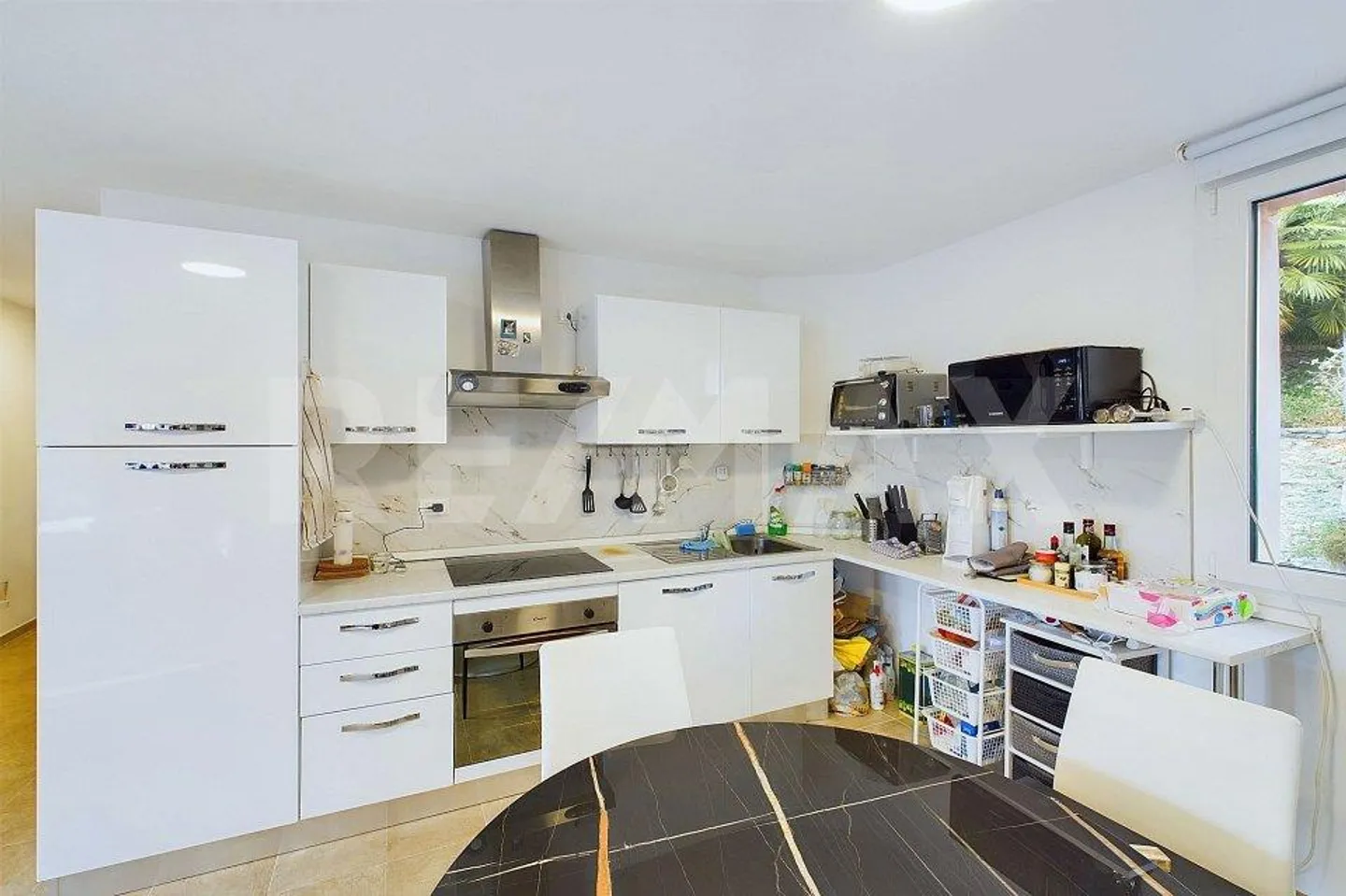 Nuova casa di nucleo con tre appartamenti. Buon investimento! - Foto 12 di 13