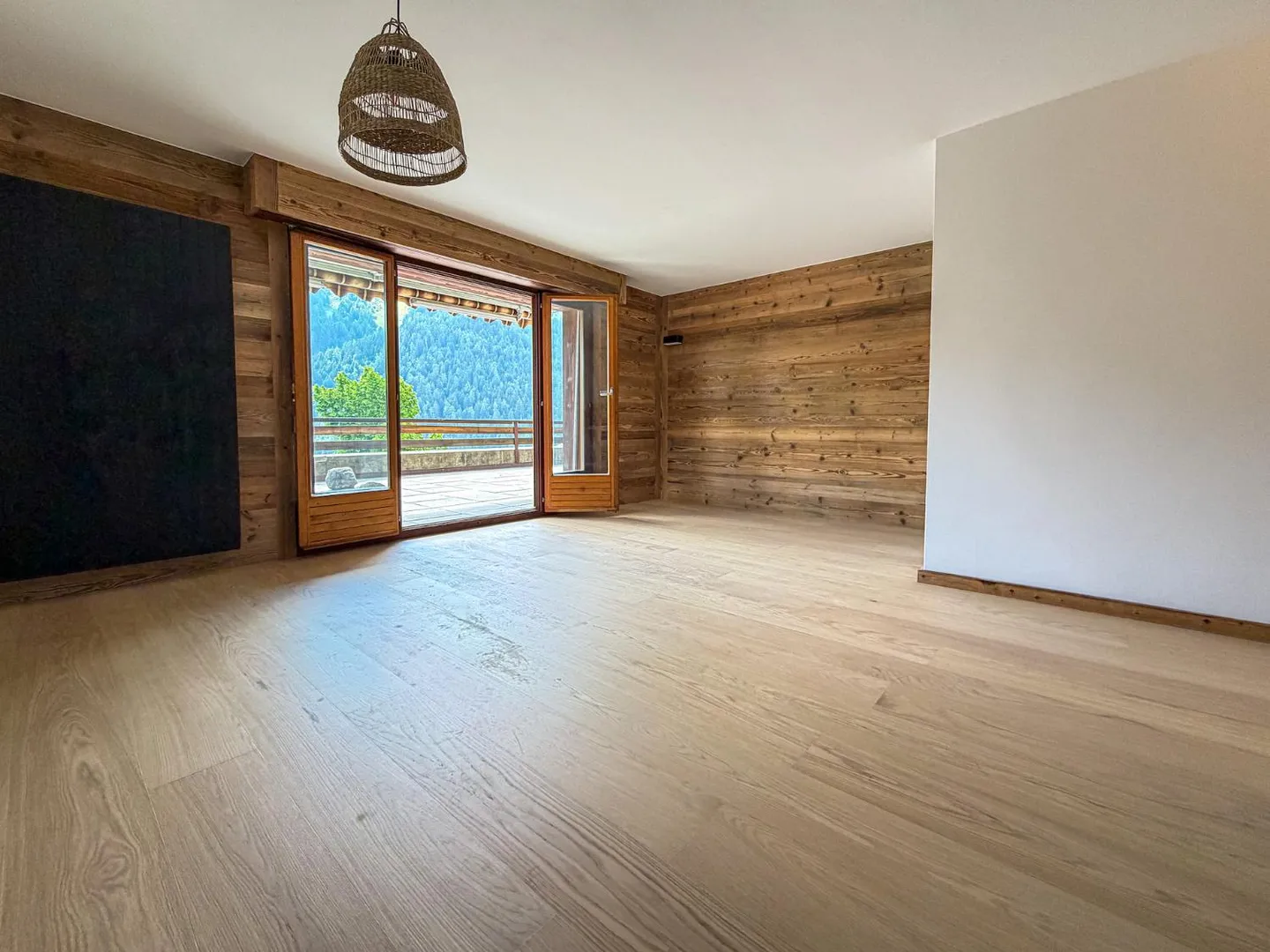 Renovierte Wohnung mit Terrasse - Foto 2 von 13