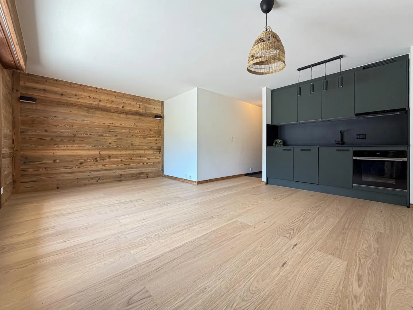 Renovierte Wohnung mit Terrasse - Foto 4 von 13