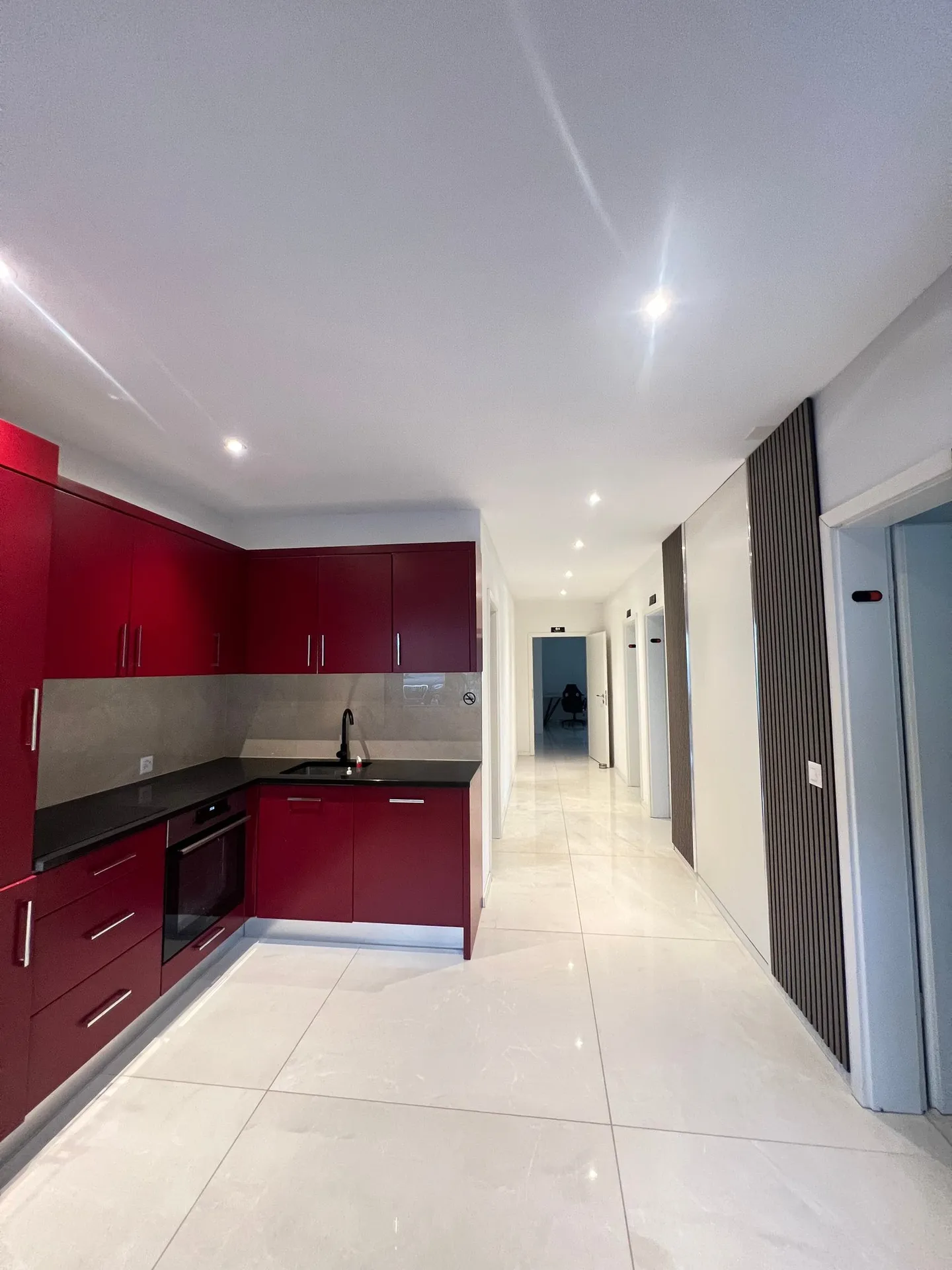 Rare investment opportunity in Lucens – industrial building with high-quality residential space - Photo 6 of 11