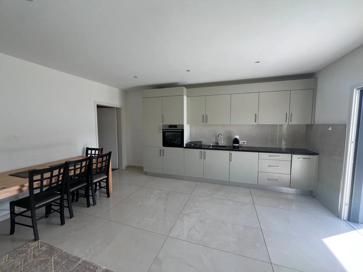 Rare investment opportunity in Lucens – industrial building with high-quality residential space - Photo 7 of 11