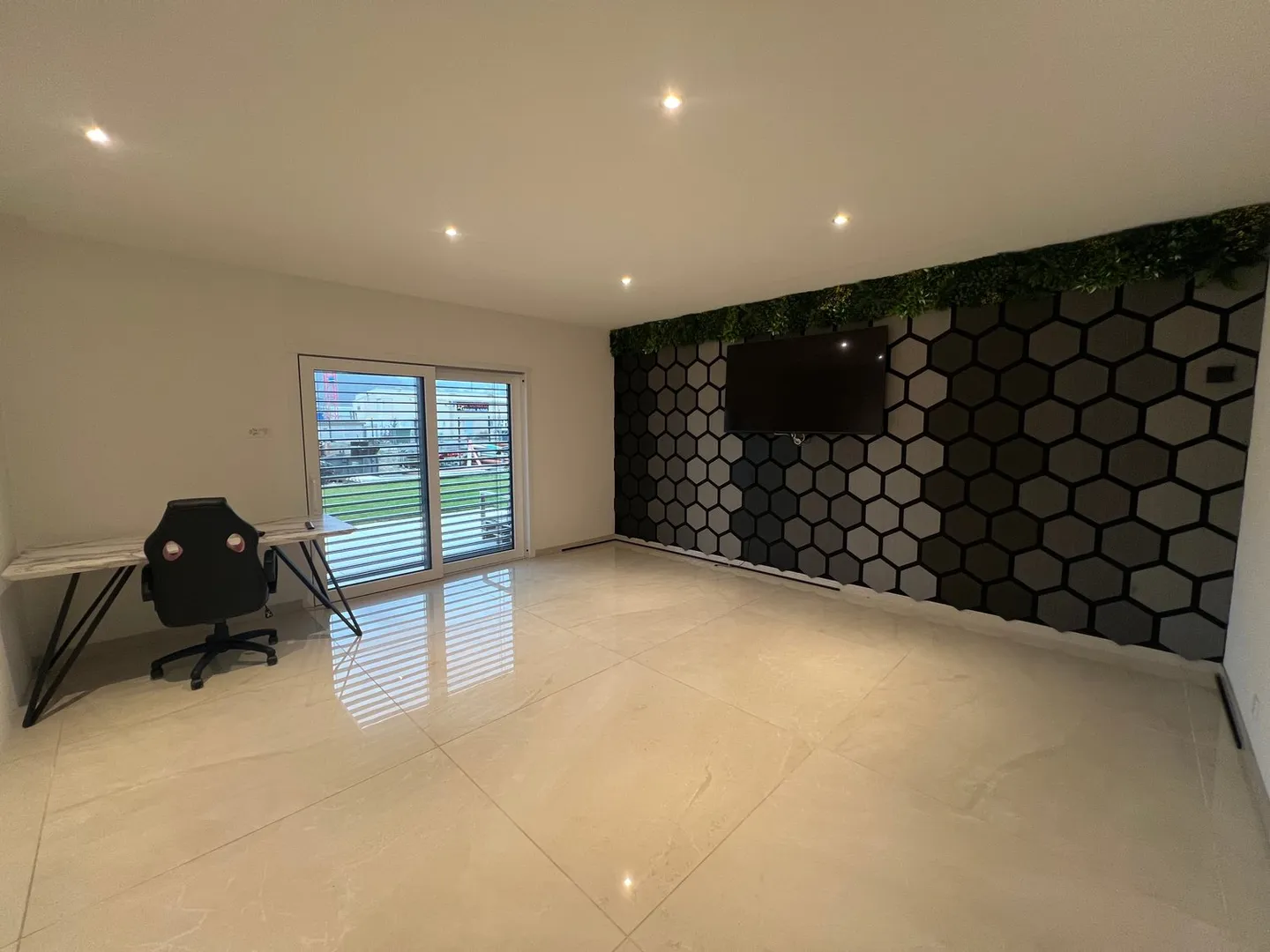 Rare investment opportunity in Lucens – industrial building with high-quality residential space - Photo 9 of 11