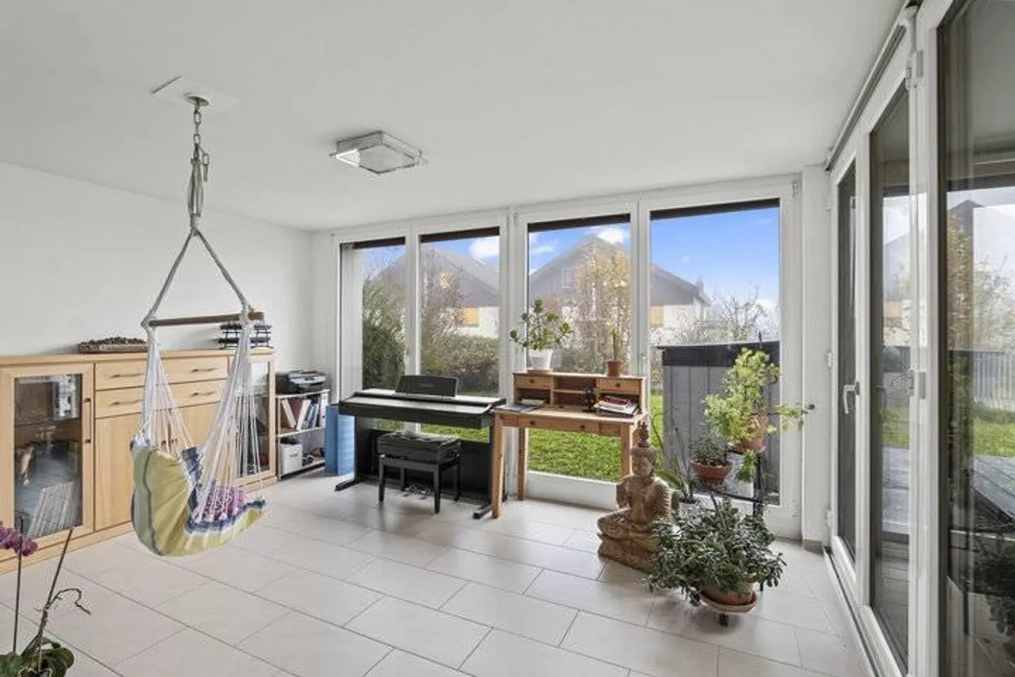 Charming Garden Apartment by Lake - Photo 2 of 8