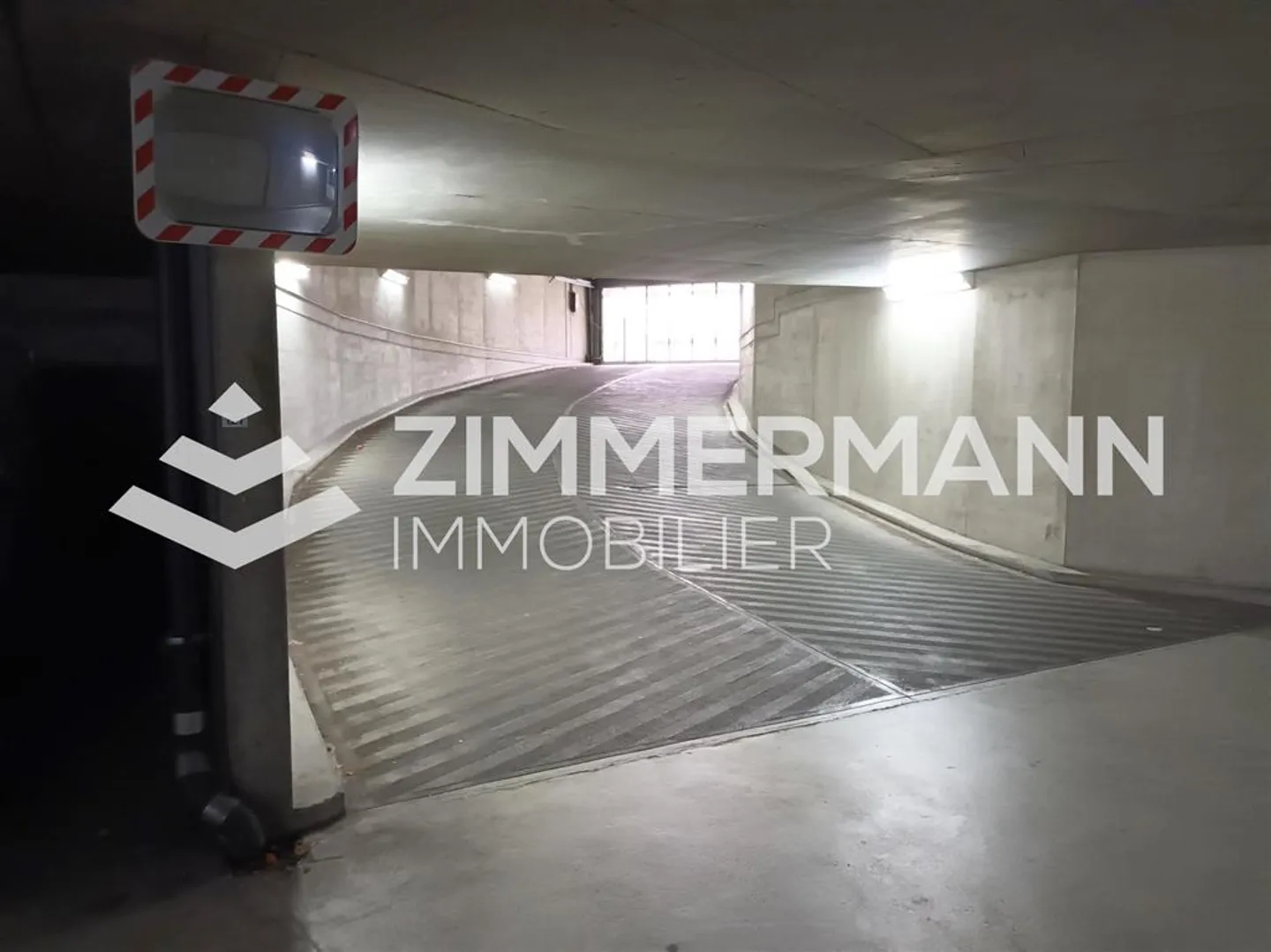 Parking intérieur - Photo 2 sur 3