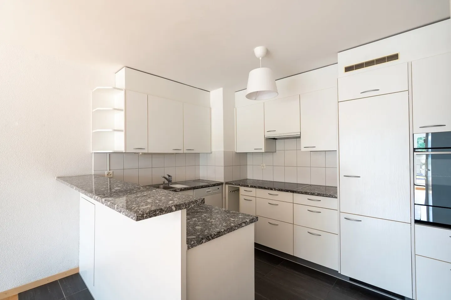 Bright 3.5-room terrace apartment - available immediately - Photo 3 of 12