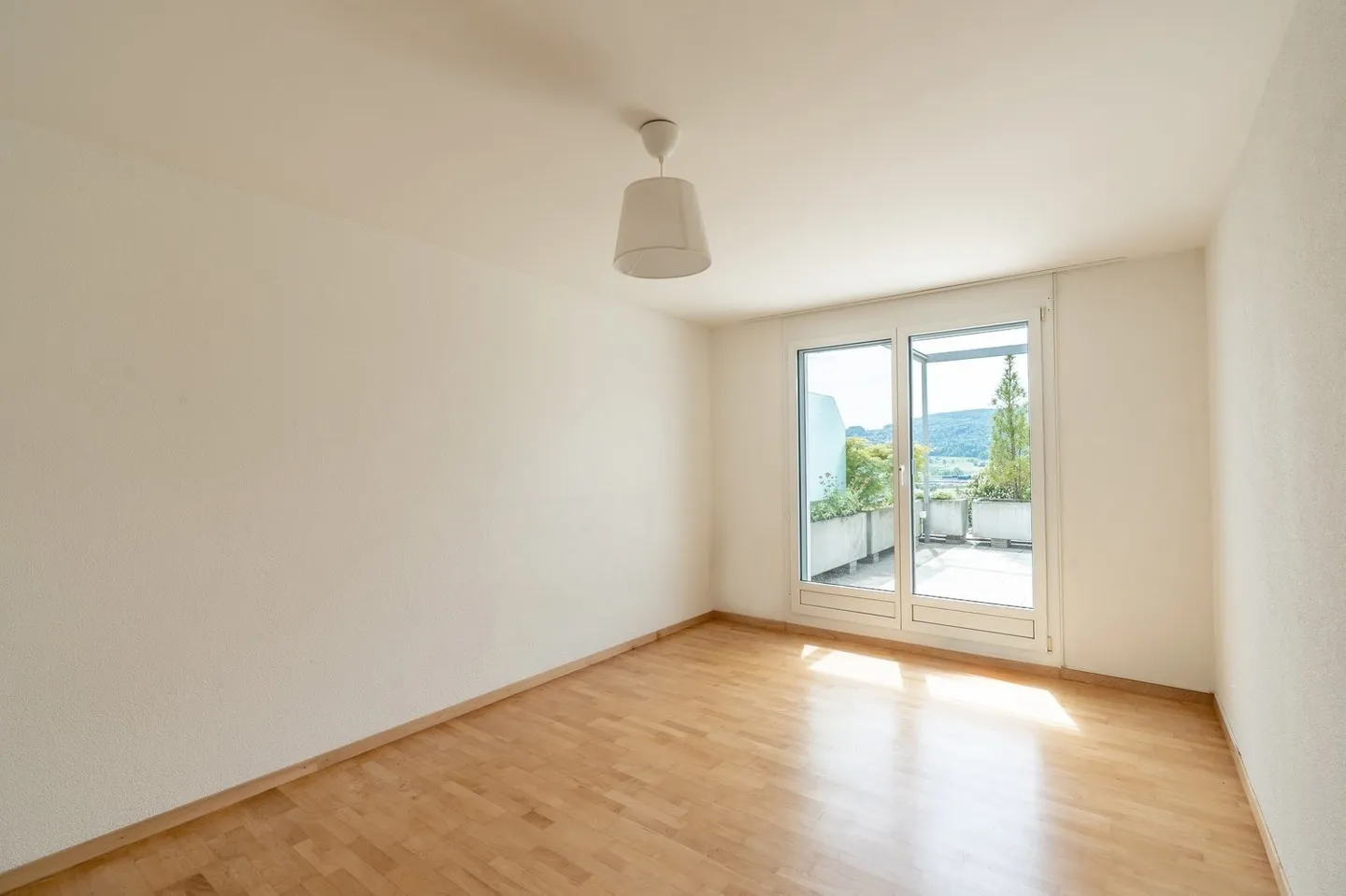 Bright 3.5-room terrace apartment - available immediately - Photo 4 of 12