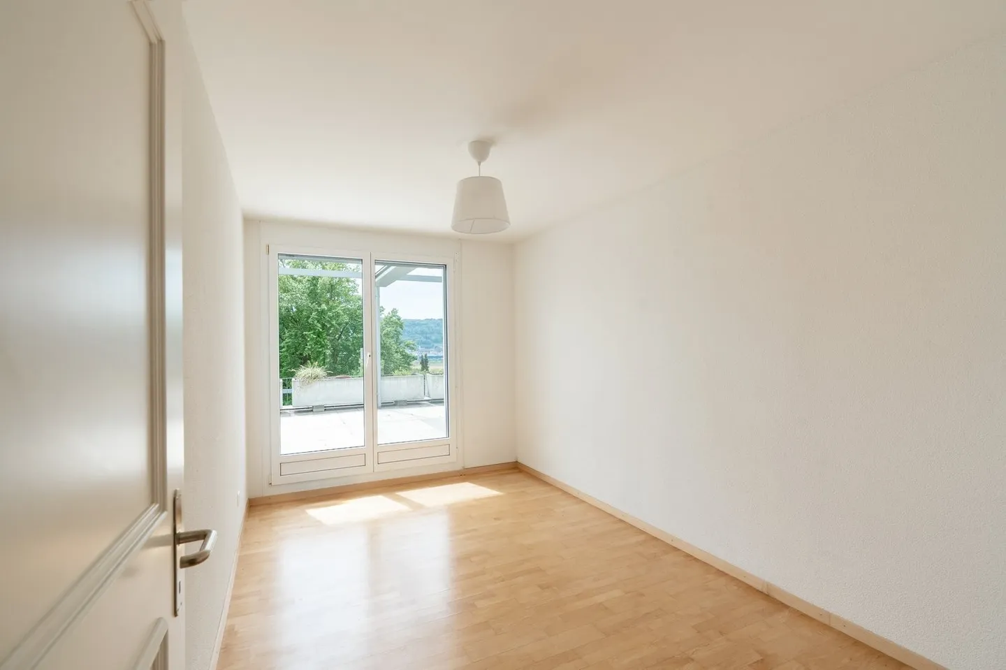 Bright 3.5-room terrace apartment - available immediately - Photo 5 of 12