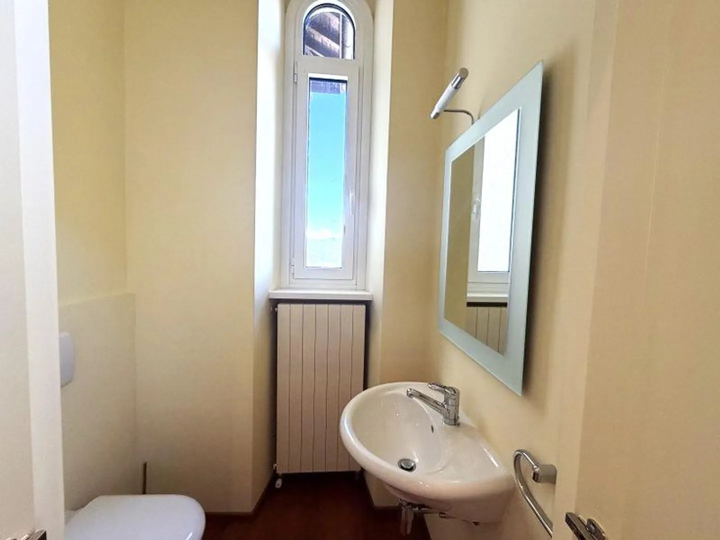 CHARMANTE VILLA MIT SEEBLICK - MONTE BRÈ - Foto 12 von 13