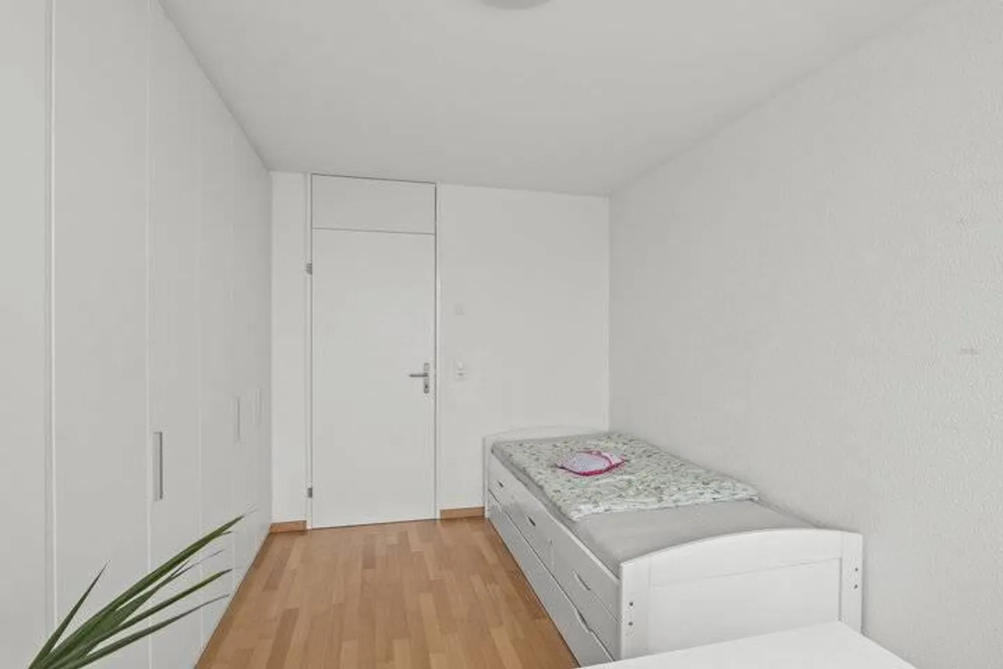 Charming Garden Apartment by Lake - Photo 8 of 8