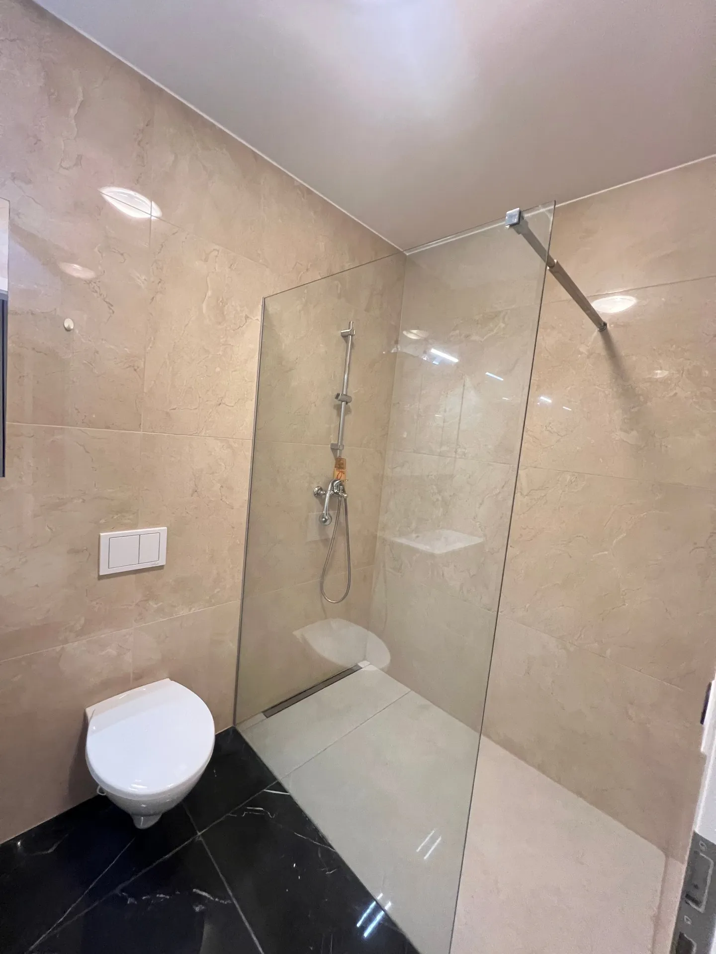 Rare investment opportunity in Lucens – industrial building with high-quality residential space - Photo 11 of 11