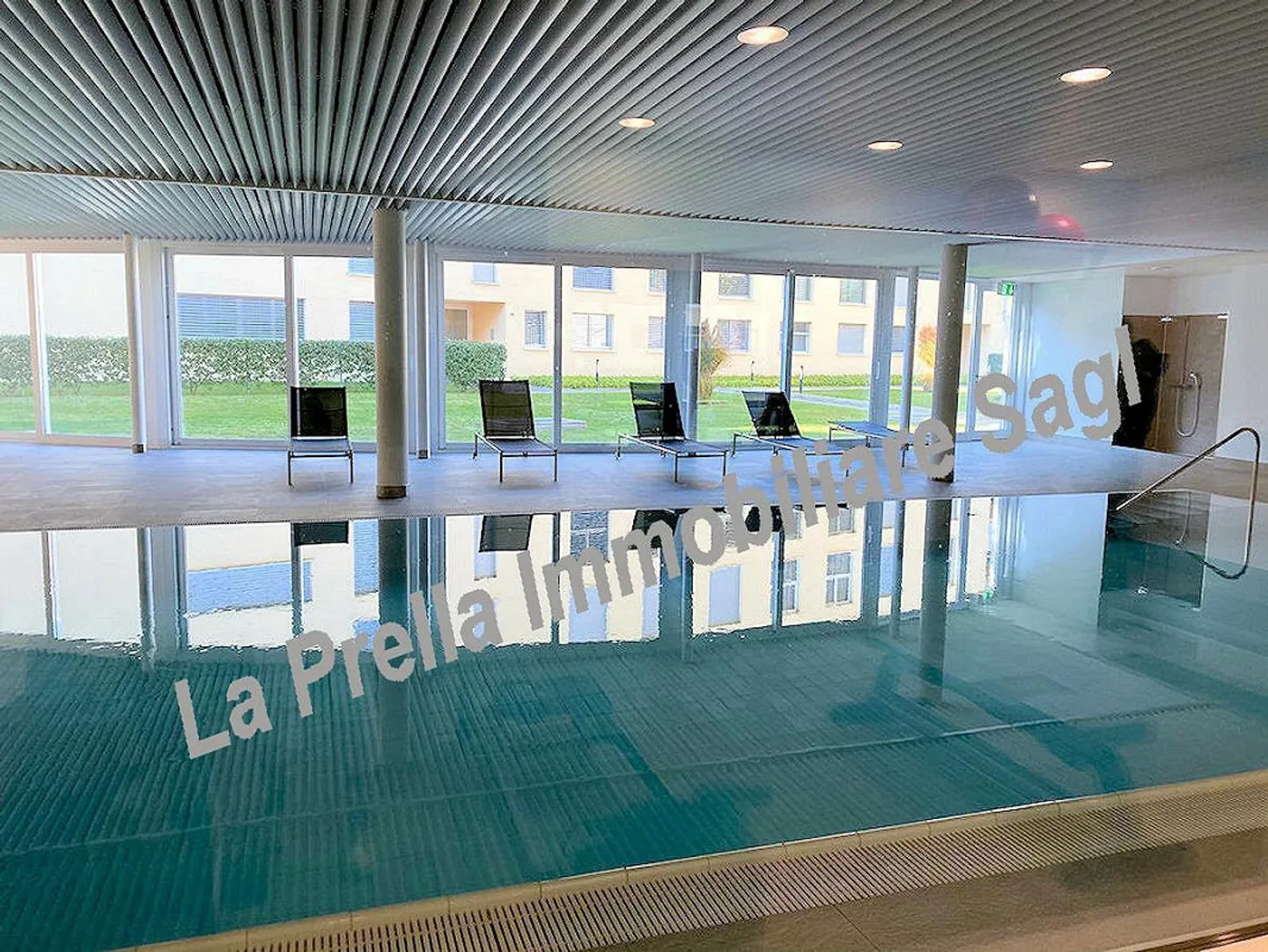 Mendrisio, dans une belle résidence, appartement moderne de 3,5 pièces avec spa - Photo 2 sur 13