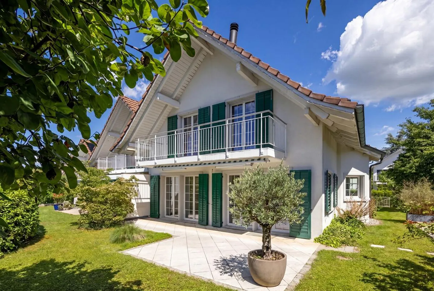 Jonen: Attractive Semi-Detached House with Private Garden - Photo 1 of 2