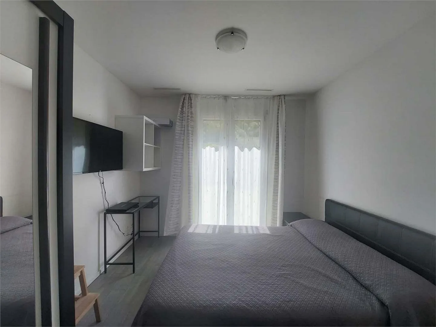 Elegante Wohnung mit privatem Garten - Foto 8 von 13