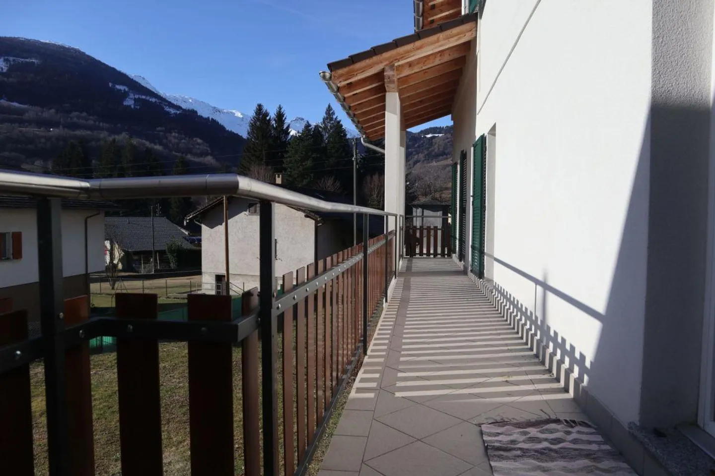 Maison de location intéressante et nouvelle dans le vert, Olivone - Photo 4 sur 5