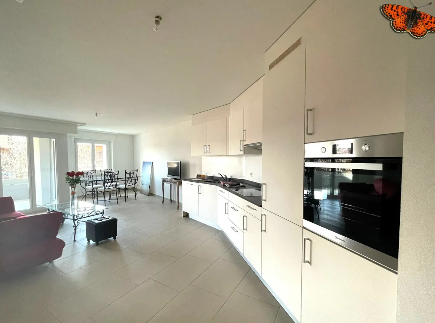 Charming Apartment in Quiet Area - Photo 2 of 6