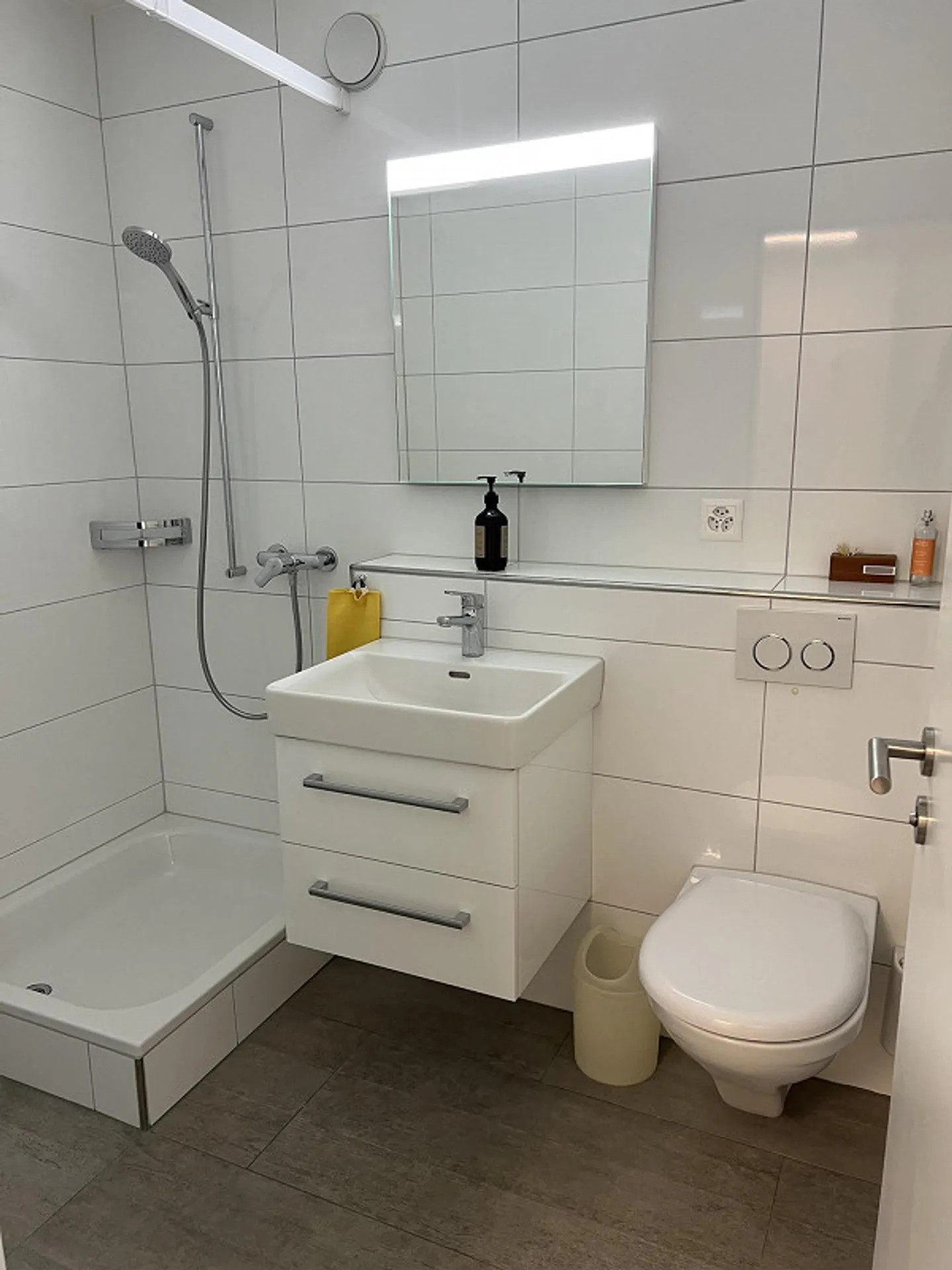 Office space in Schaffhausen agglomeration - Photo 4 of 11