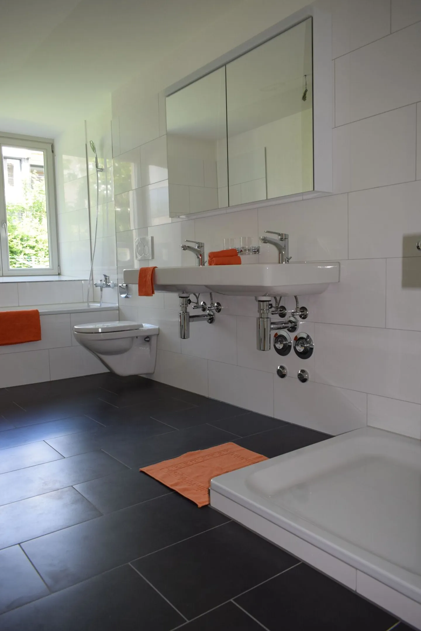 Vivre dans un quartier calme et central! - Photo 2 sur 11