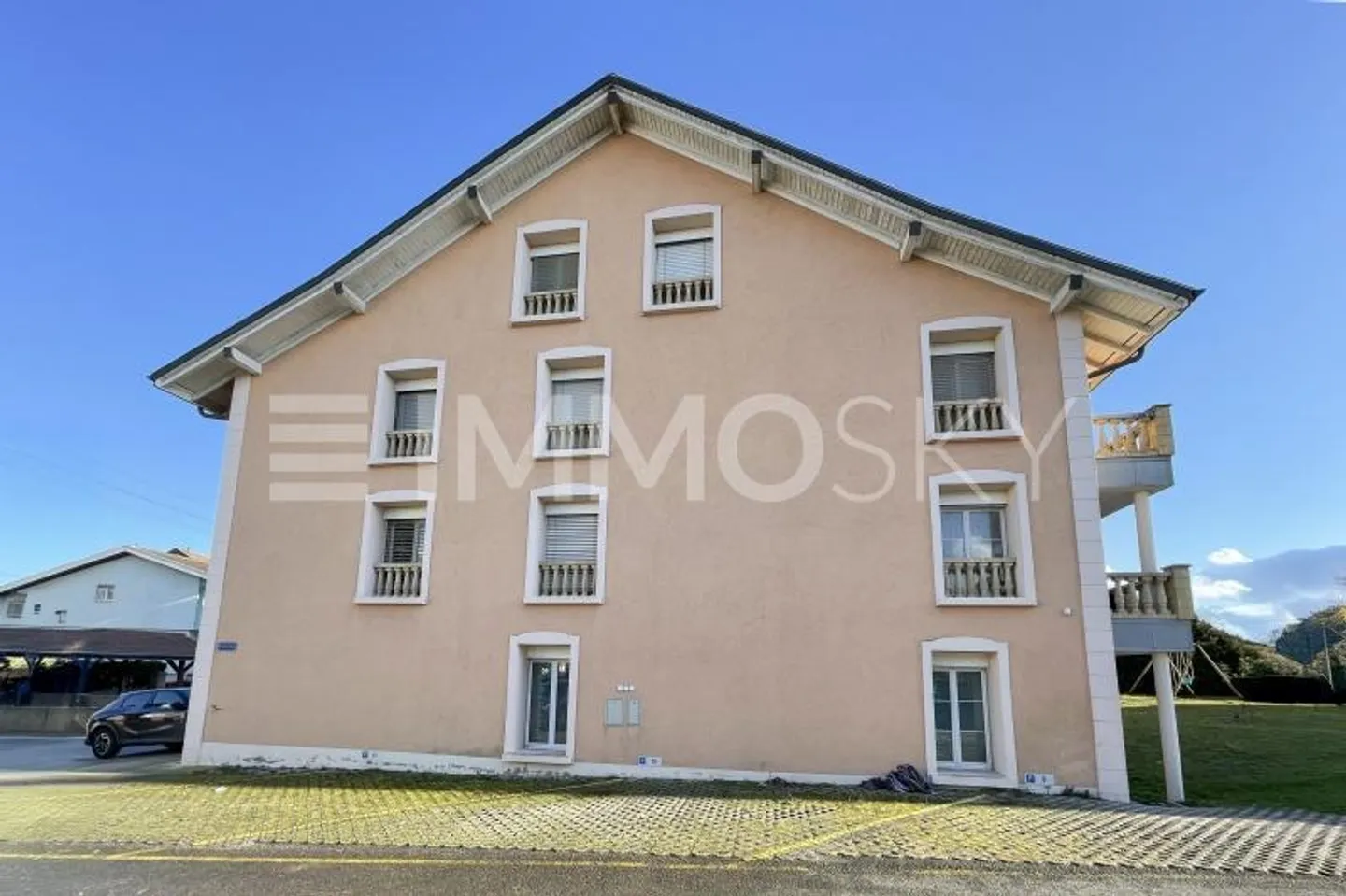 For investors: Building 5 min. from Chavornay (YIELD approx. 4.11%) - Photo 3 of 5