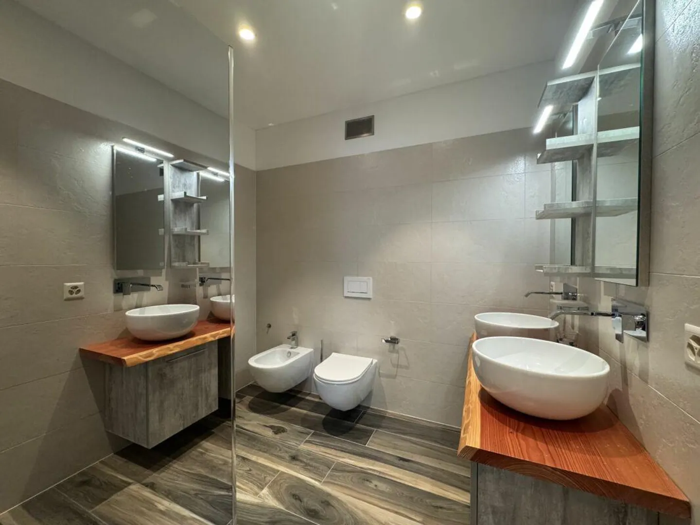 Magnifico Attico con Piscina Privata e Vista Dominante - Foto 7 di 8