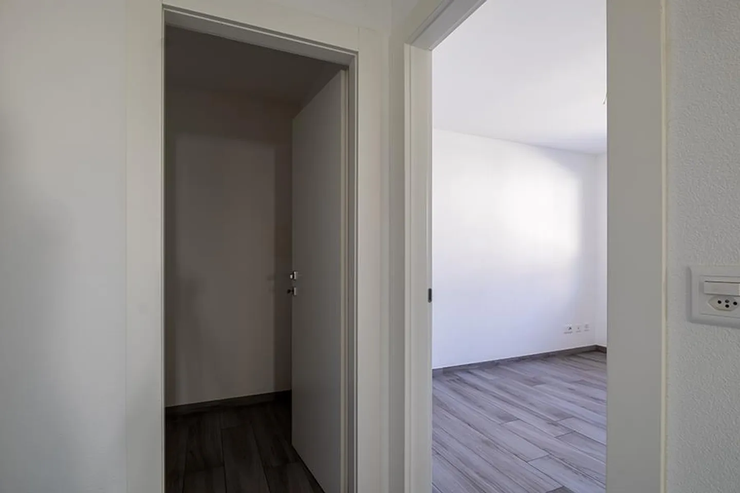 GERÄUMIG UND ELEGANT 4.5 IN OSOGNA - Foto 7 von 14