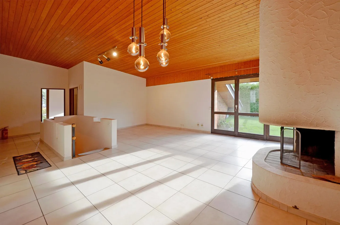 Incantevole casa unifamiliare con camino in una posizione tranquilla a Hochwald - Foto 4 di 7