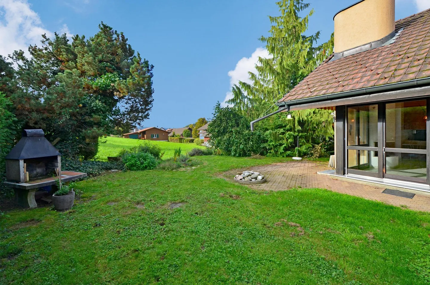 Incantevole casa unifamiliare con camino in una posizione tranquilla a Hochwald - Foto 5 di 7