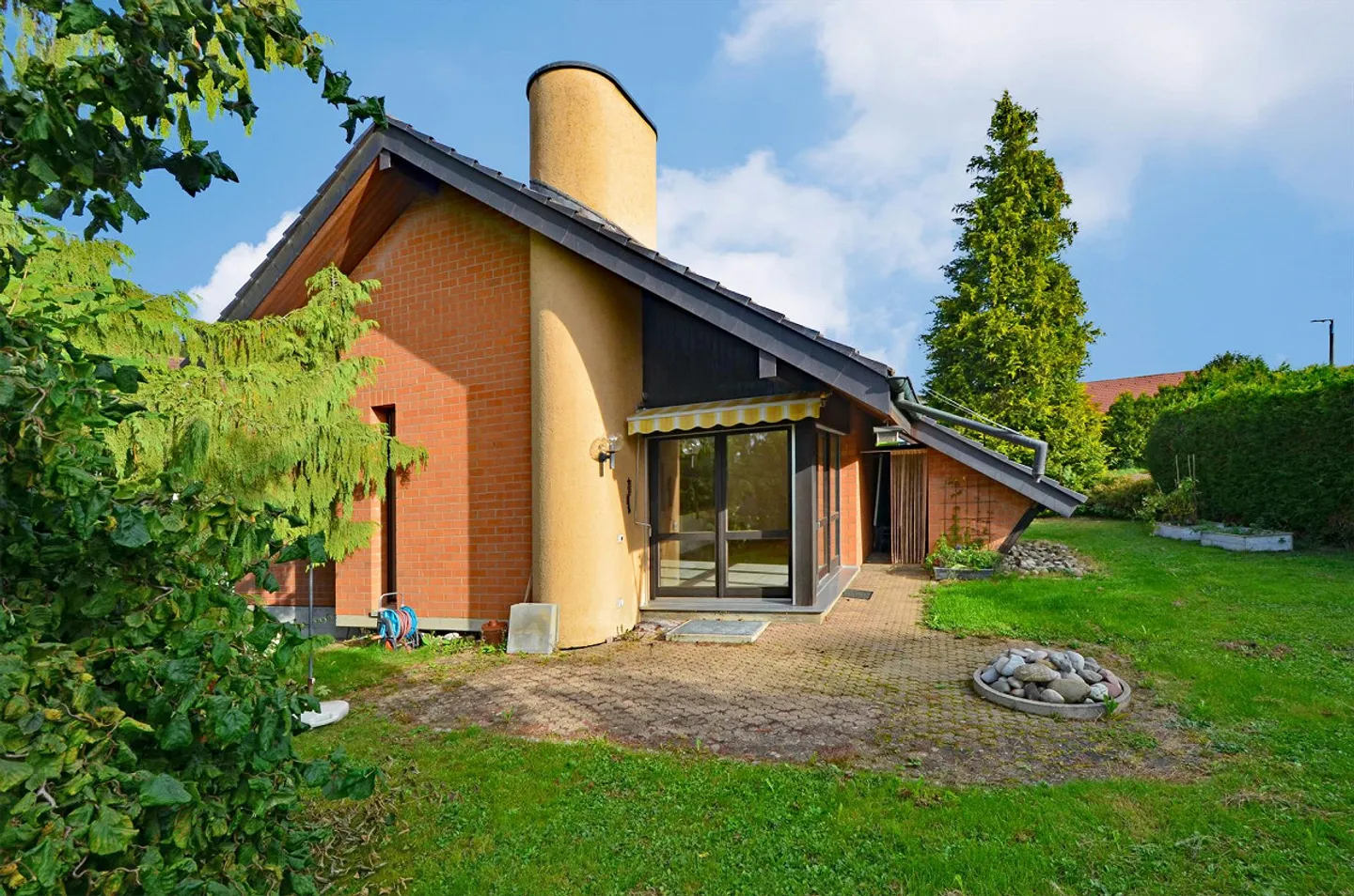 Incantevole casa unifamiliare con camino in una posizione tranquilla a Hochwald - Foto 6 di 7