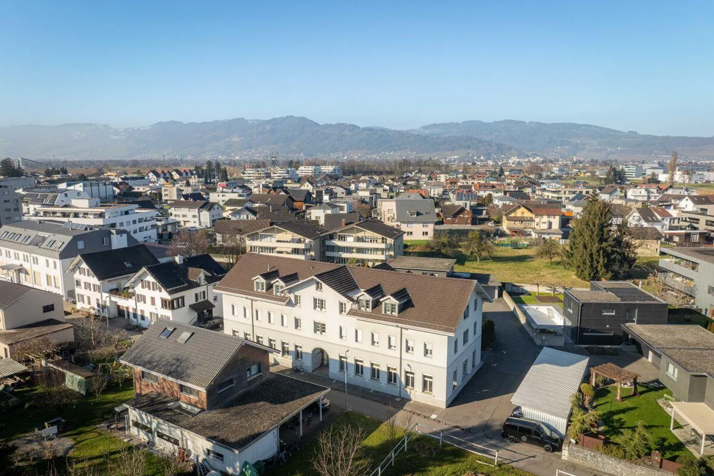 Office | Atelier | Training Room - Photo 2 of 10
