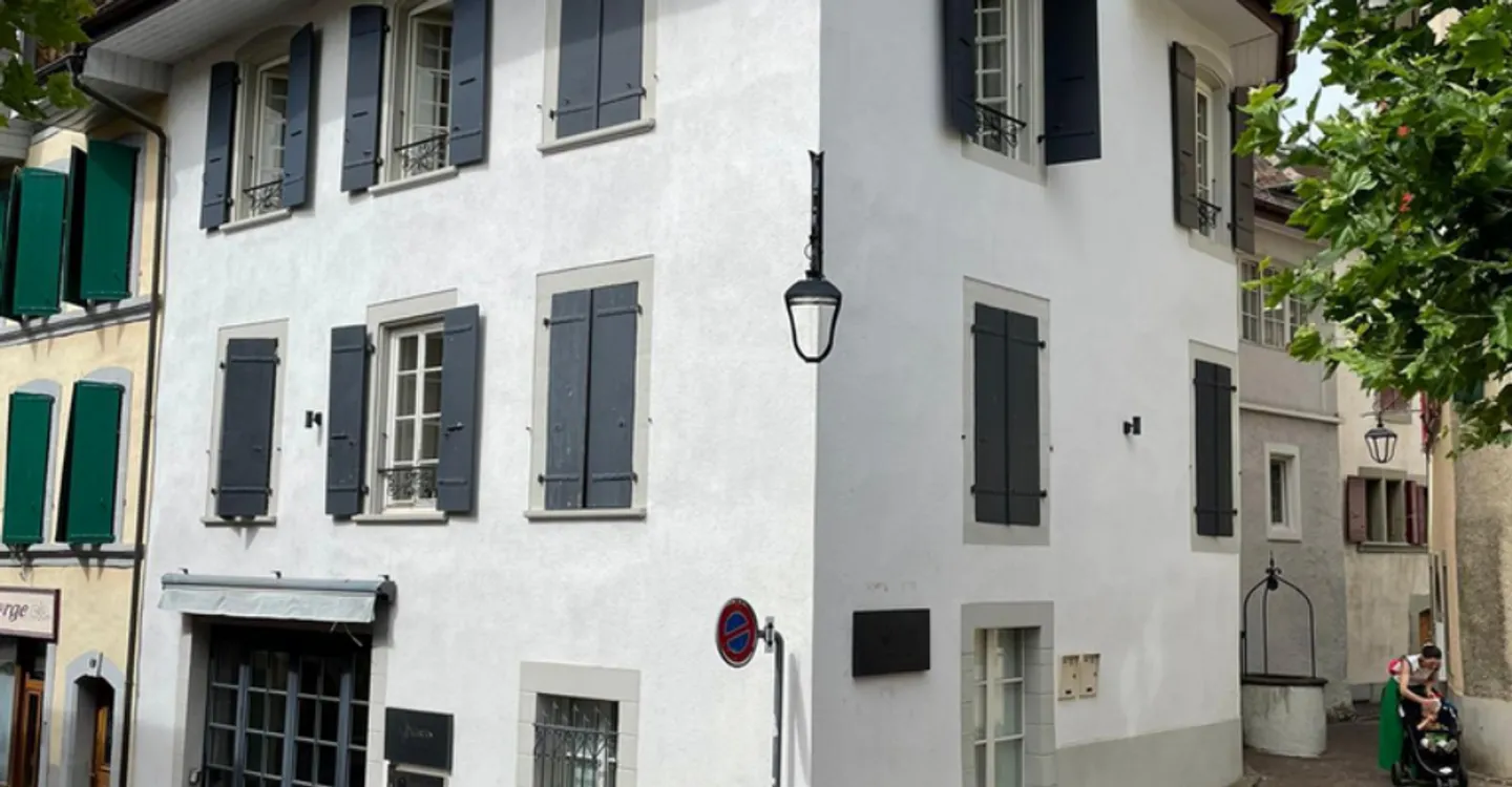 Camera in posizione ideale in un edificio in riva al lago - Foto 1 di 4