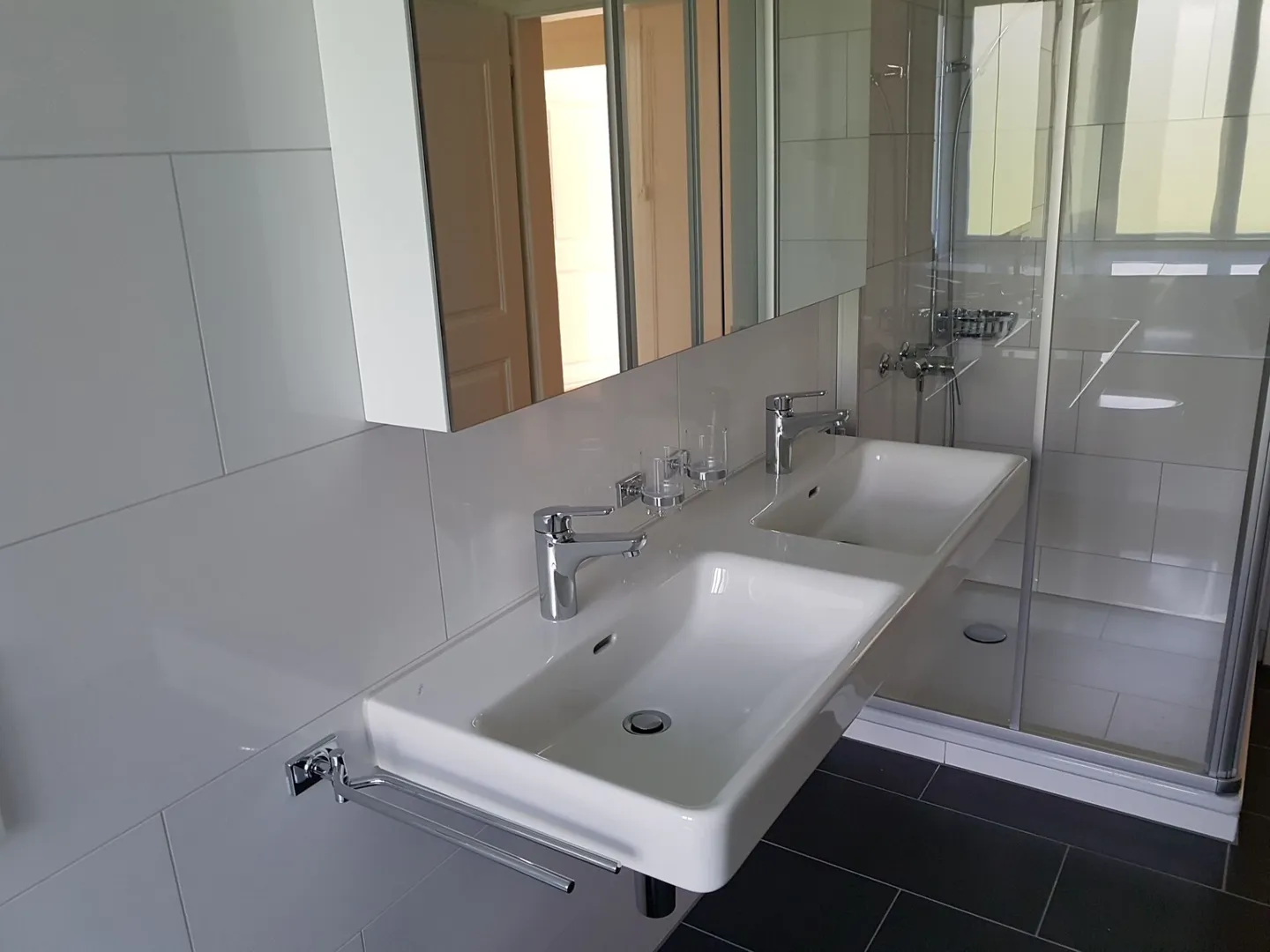 Vivre dans un quartier calme et central! - Photo 3 sur 11