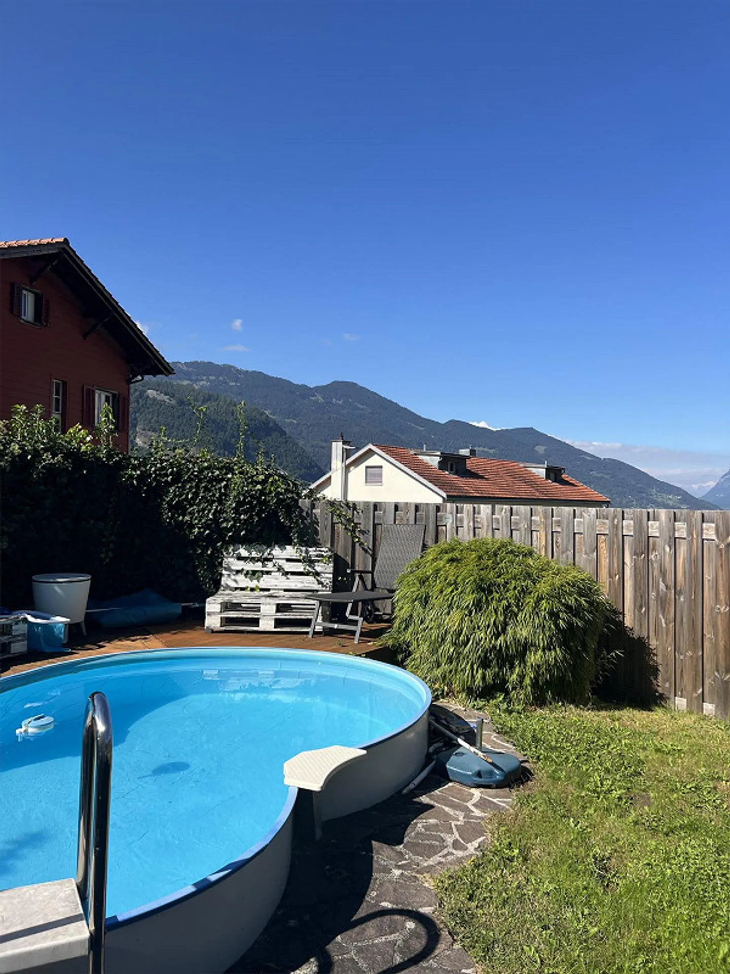 Attached Single-Family House with 400m2 of Land - Photo 1 of 25