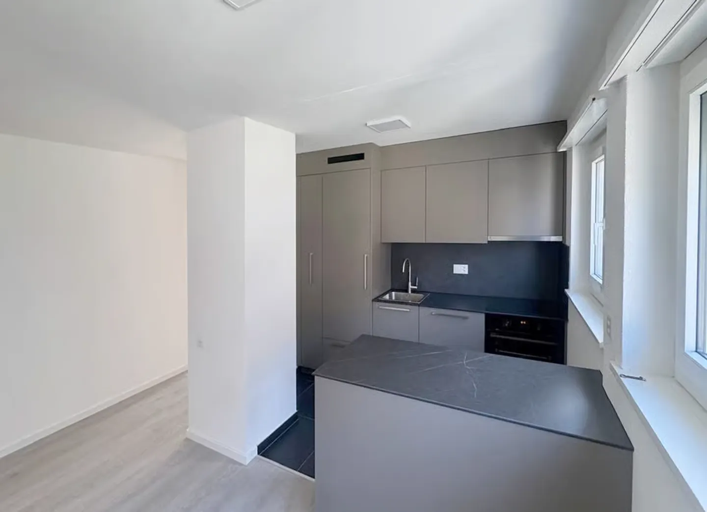 Helle 3.5-Zimmer-Wohnung mit Balkon - Foto 2 von 9
