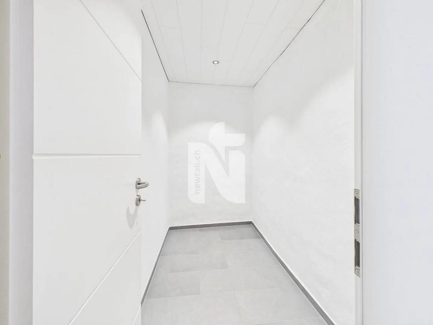 Appartamento 2.5 camere ristrutturato con charme rustico e balcone in posizione centrale a Liestal - Foto 10 di 12