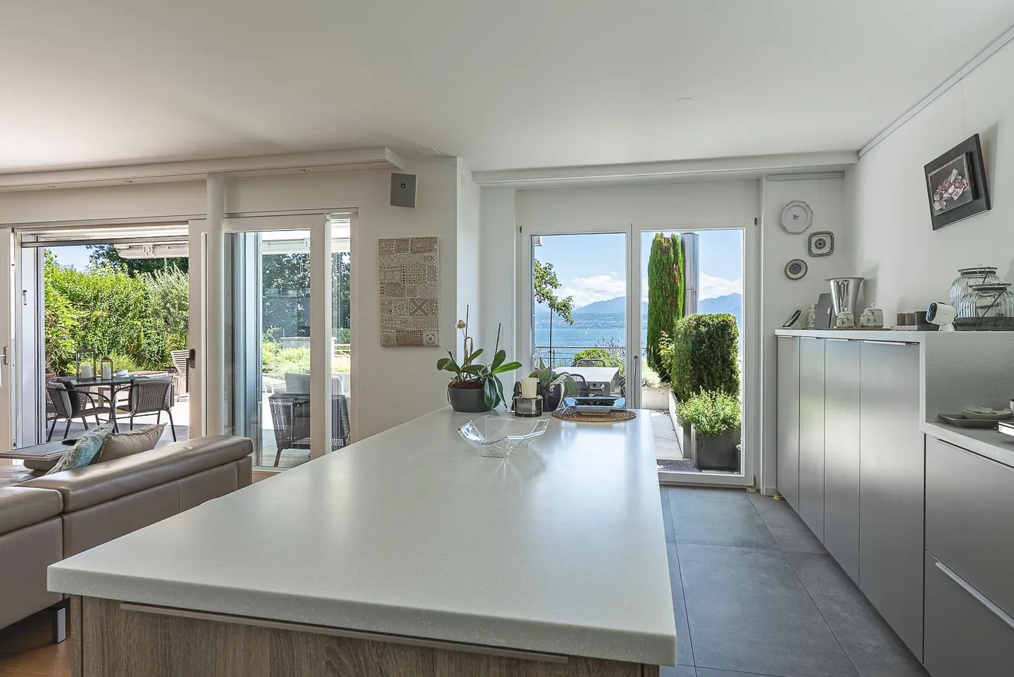 A Unique Place on the Lakeshore, Between Geneva and Lausanne - Photo 4 of 9